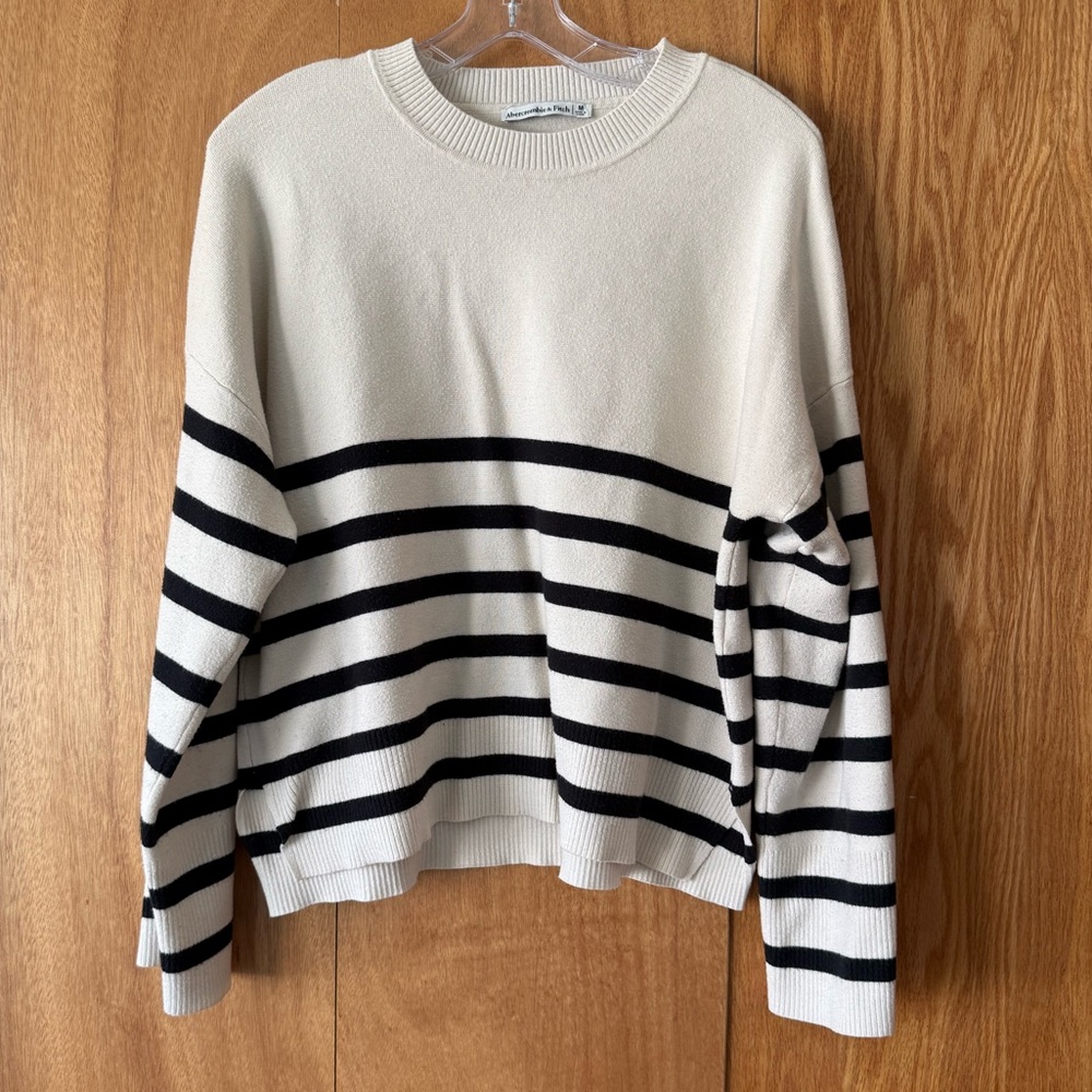 Abercrombie Women’s Striped Black and Cream Sweater